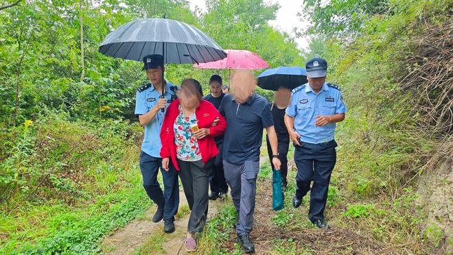 差一度影响搜寻获救地距定位点近10公里69岁老人茂县避暑走失：电话手表定位误(图2)